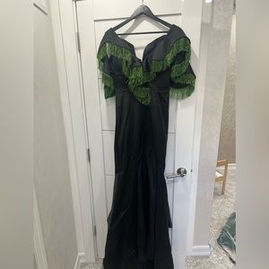 Nice dress looks great I only wear it one time